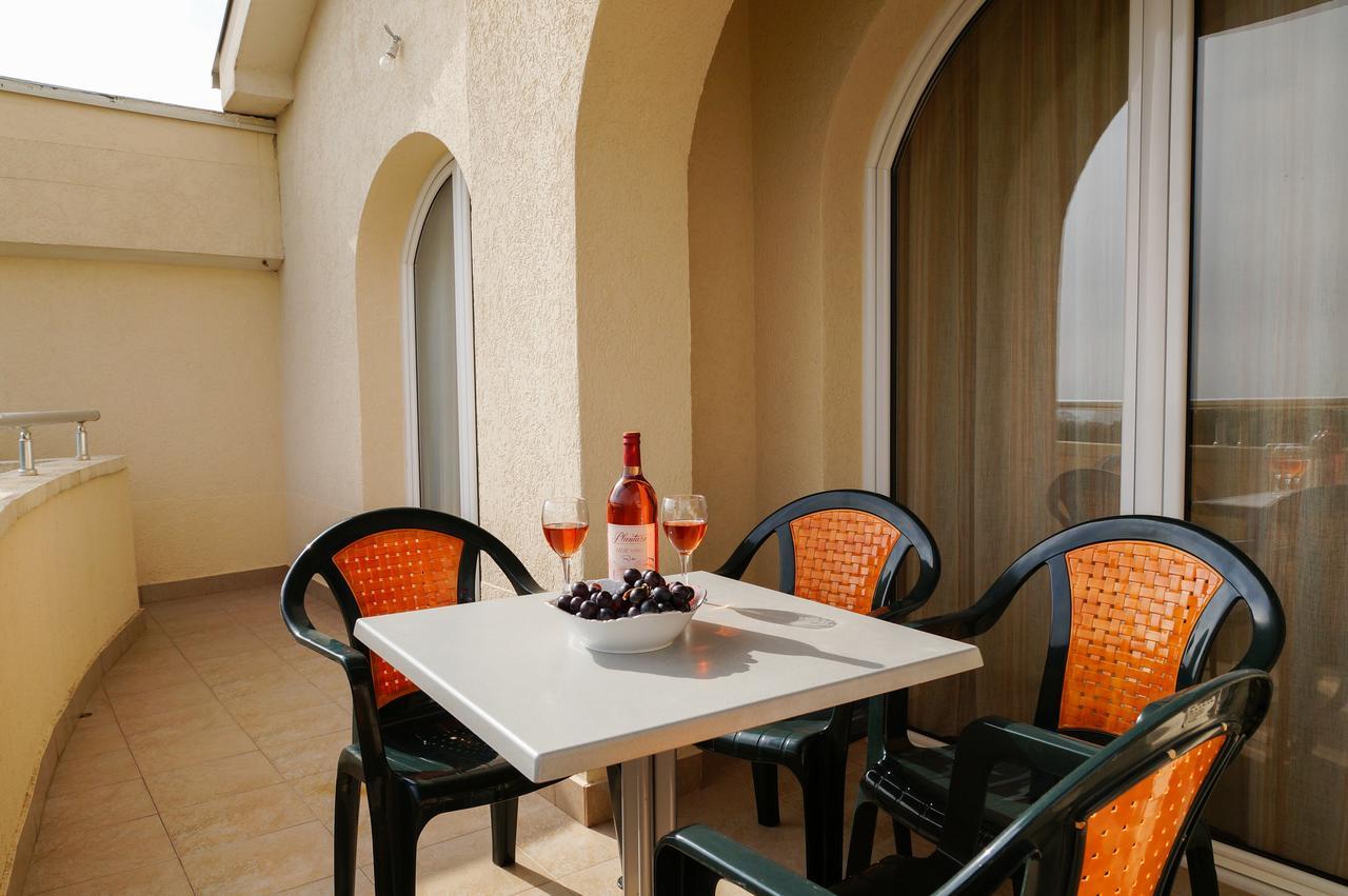 Apart Hotel Forte Roses Montenegro KO Buljarica Petrovac na moru Exterior foto